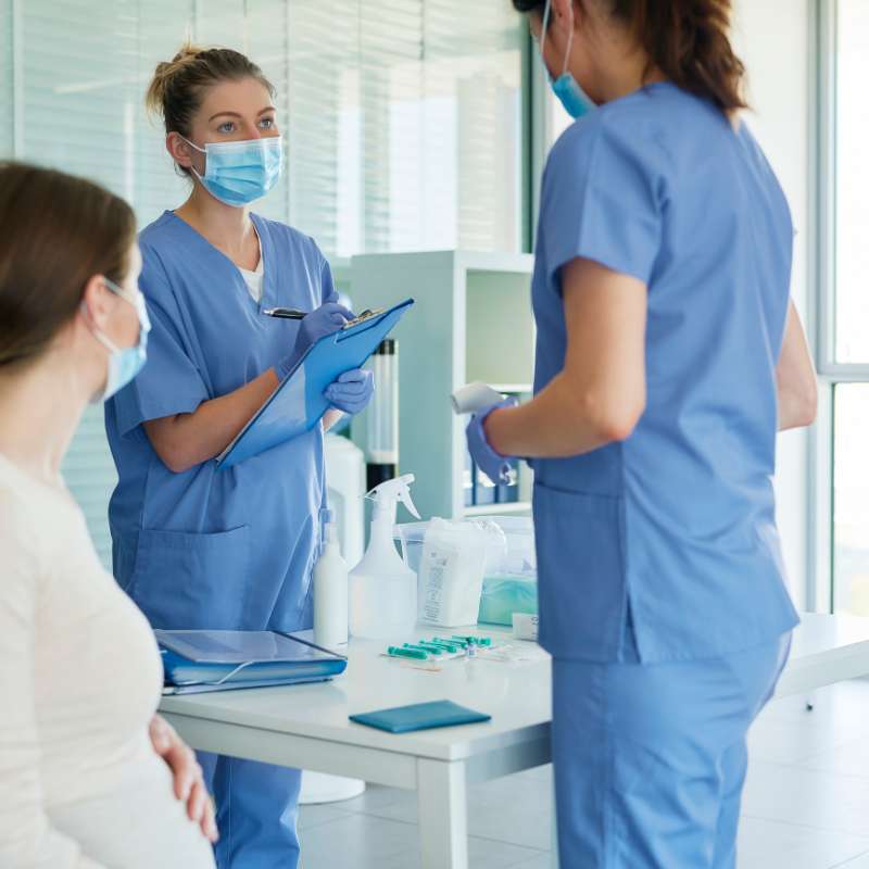 Por qué el personal de salud debe actualizar sus cursos según la Resolución 3100 y mantener su hoja de vida actualizada